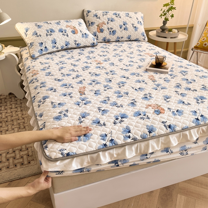 91家纺网 家纺一手货源 找家纺 澳梵家居 2022新款牛奶绒花边床笠三件套 息兰兔