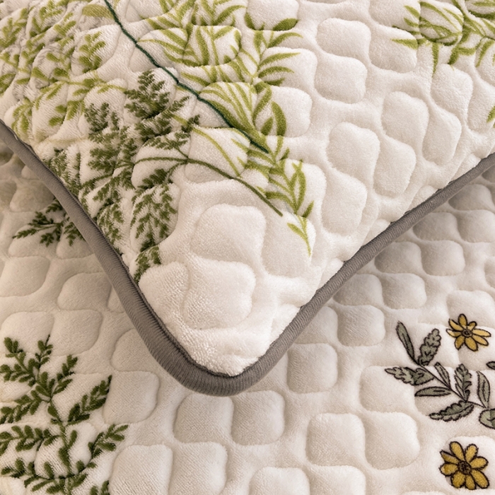 91家纺网 家纺一手货源 找家纺 澳梵家居 2022新款牛奶绒花边床笠三件套 仙草