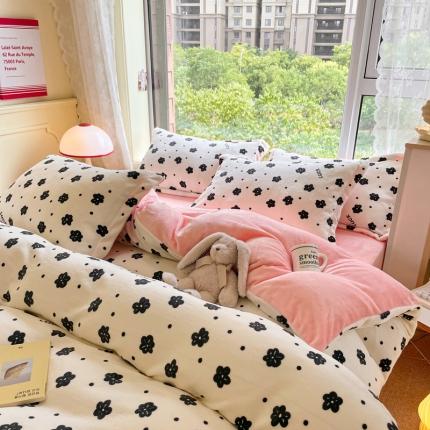 91家纺网 家纺一手货源 找家纺 （总）花伞 2024新款加厚牛奶绒保暖四件套