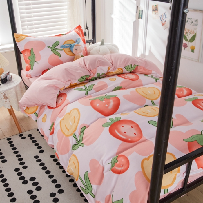 91家纺网 家纺一手货源 找家纺 乐居坊 2022新款芦荟棉上下铺学生床三件套四件套 草莓奇遇