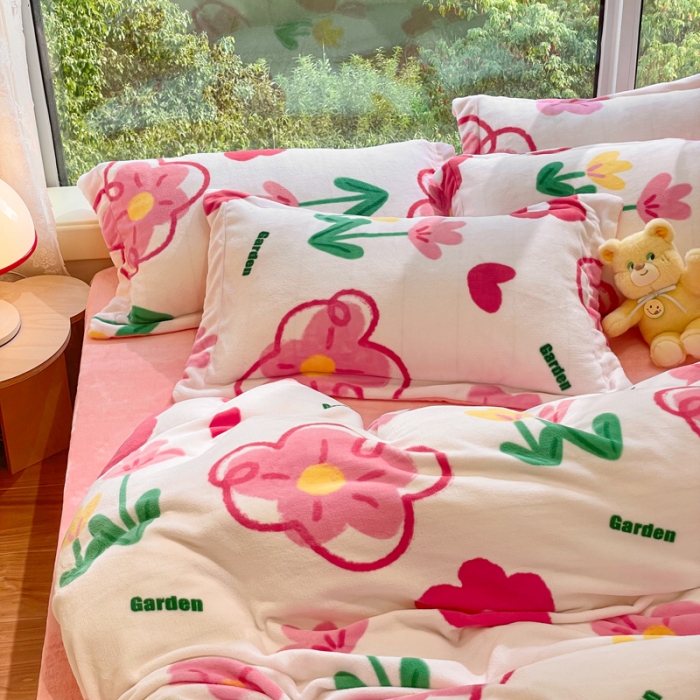 91家纺网 家纺一手货源 找家纺 花伞 2024新款加厚牛奶绒保暖四件套 苏佩里花园粉