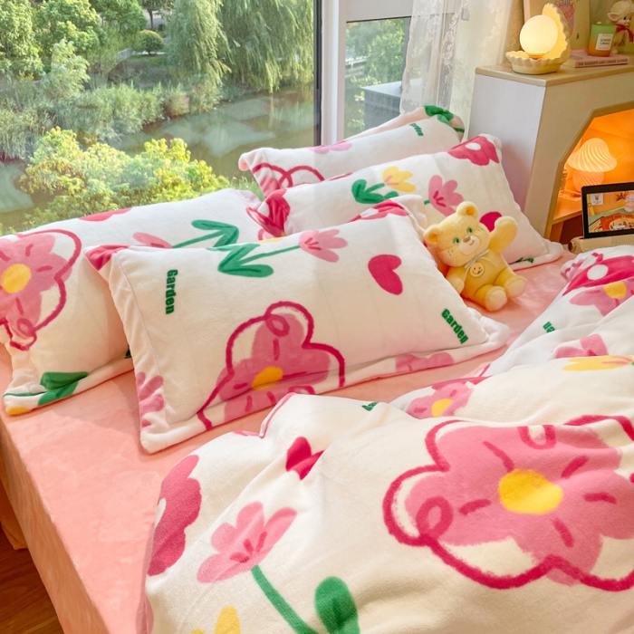 91家纺网 家纺一手货源 找家纺 花伞 2024新款加厚牛奶绒保暖四件套 苏佩里花园粉