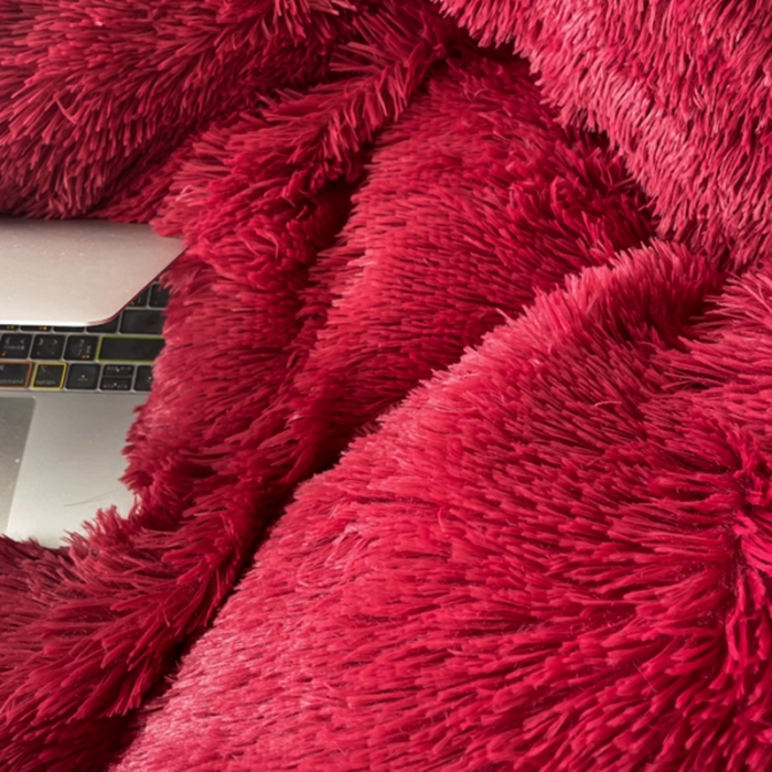 91家纺网 家纺一手货源 找家纺 邦妮家纺 2024新款云貂绒纯色四件套 红色