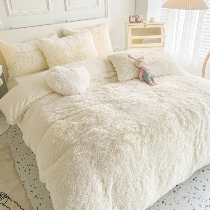 91家纺网 家纺一手货源 找家纺 邦妮家纺 2024新款云貂绒纯色四件套 奶油白