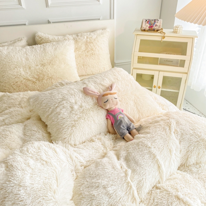 91家纺网 家纺一手货源 找家纺 邦妮家纺 2024新款云貂绒纯色四件套 奶油白