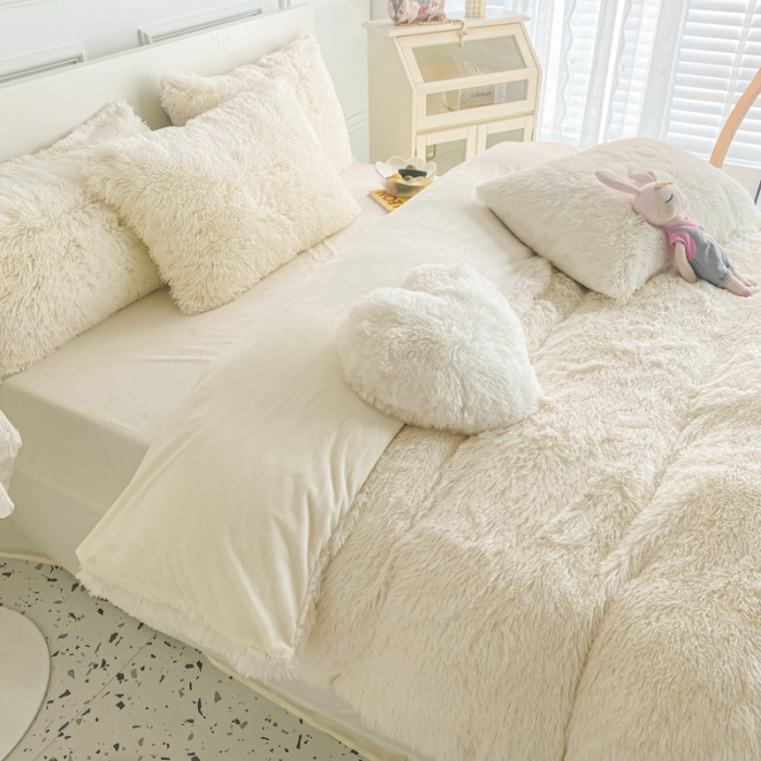 91家纺网 家纺一手货源 找家纺 邦妮家纺 2024新款云貂绒纯色四件套 奶油白