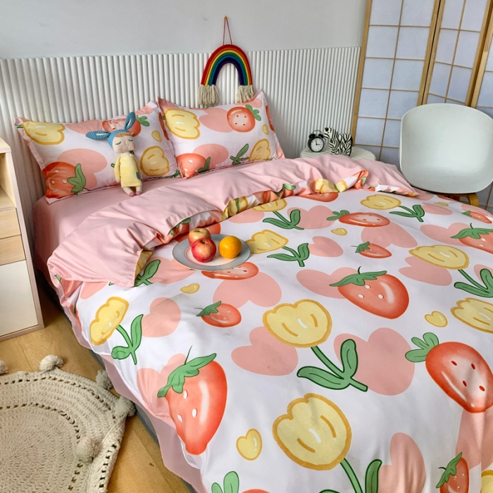 91家纺网 家纺一手货源 找家纺 乐居坊 2022新款芦荟棉印花四件套 草莓奇遇