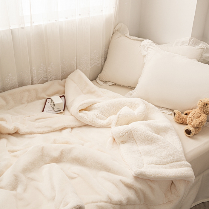 91家纺网 家纺一手货源 找家纺 潮邦2025新款仿兔毛羊羔绒毛球毯含买家秀 普通款白