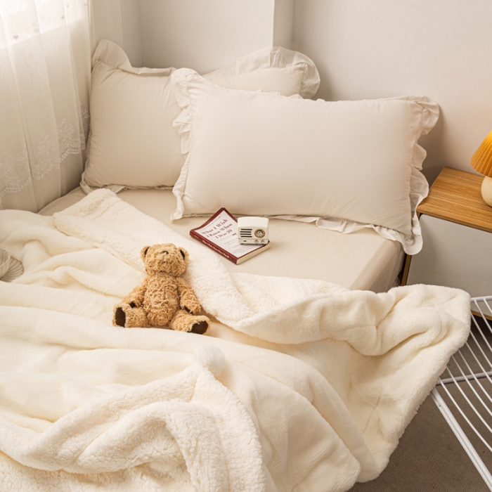 91家纺网 家纺一手货源 找家纺 潮邦2025新款仿兔毛羊羔绒毛球毯含买家秀 绣花款白