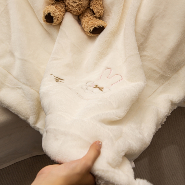 91家纺网 家纺一手货源 找家纺 潮邦2025新款仿兔毛羊羔绒毛球毯含买家秀 绣花款白