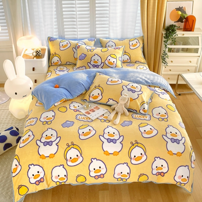 91家纺网 家纺一手货源 找家纺 金鑫汇 2022新款牛奶绒四件套系列 欢乐鸭-黄