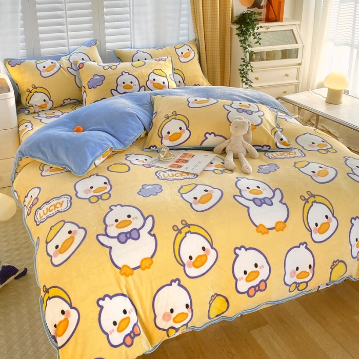 91家纺网 家纺一手货源 找家纺 金鑫汇 2022新款牛奶绒四件套系列 欢乐鸭-黄