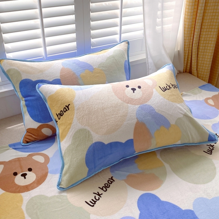 91家纺网 家纺一手货源 找家纺 金鑫汇 2022新款牛奶绒四件套系列 开心熊-米白