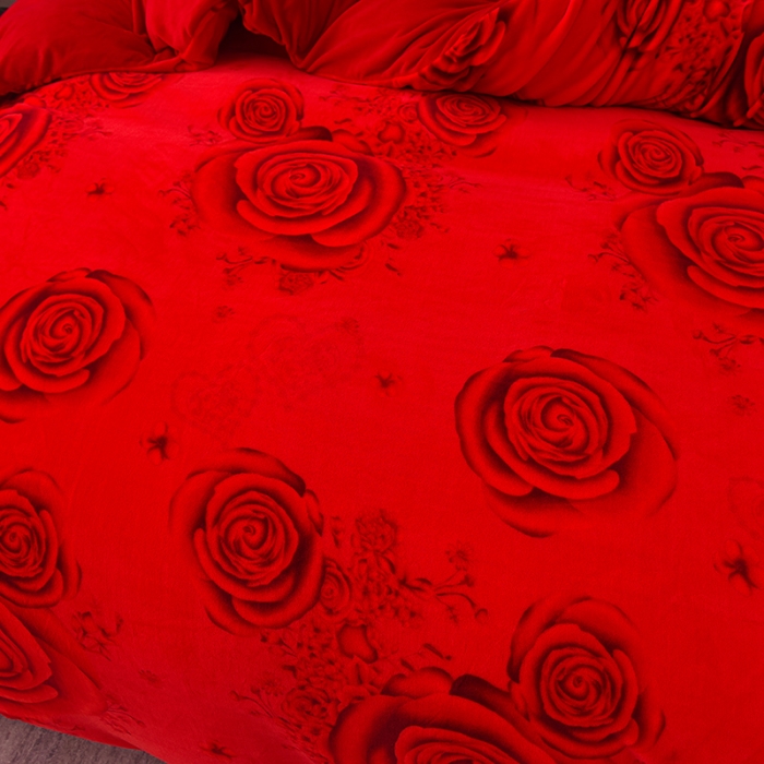 91家纺网 家纺一手货源 找家纺 金麦家纺 新款婚庆牛奶绒印花婚庆被大红喜被四件套 玫瑰情缘