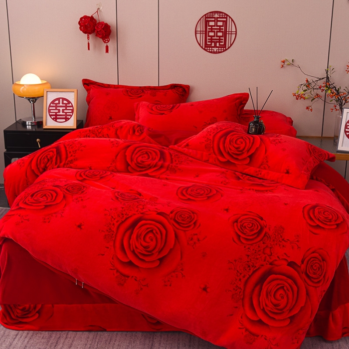 91家纺网 家纺一手货源 找家纺 金麦家纺 新款婚庆牛奶绒印花婚庆被大红喜被四件套 玫瑰情缘