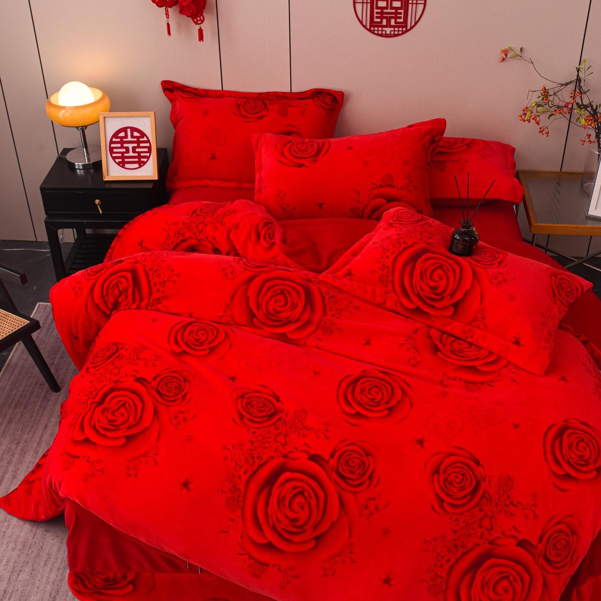 91家纺网 家纺一手货源 找家纺 金麦家纺 新款婚庆牛奶绒印花婚庆被大红喜被四件套 玫瑰情缘