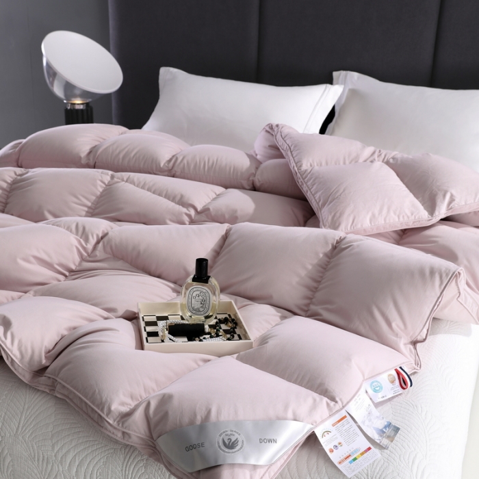 91家纺网 家纺一手货源 找家纺 俏企鹅 2025新款糥棉95羽绒被被子被芯 豆沙粉