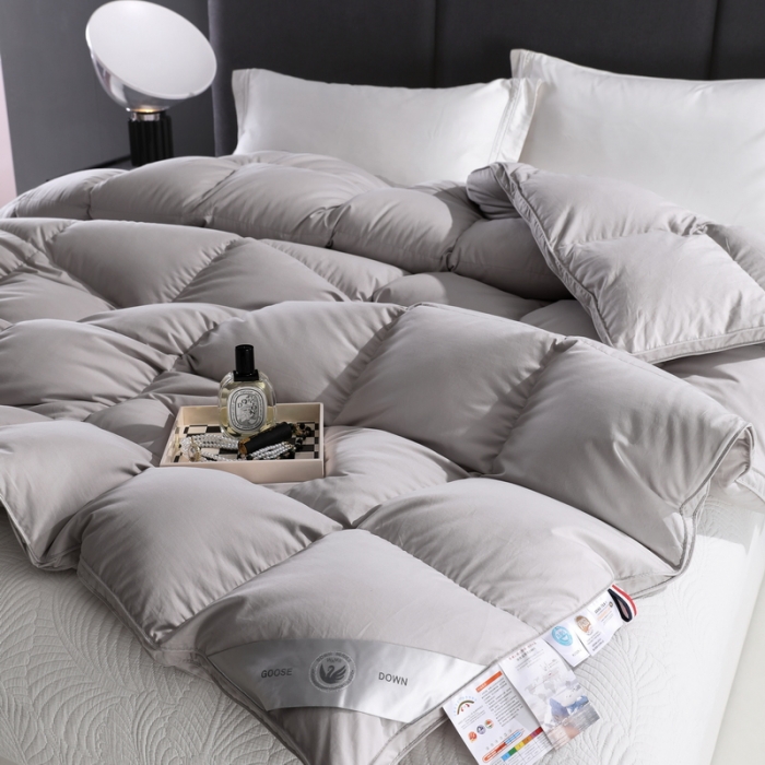 91家纺网 家纺一手货源 找家纺 俏企鹅 2025新款糥棉95羽绒被被子被芯 绅士灰