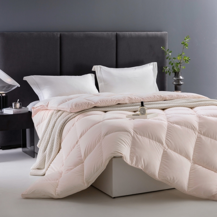 91家纺网 家纺一手货源 找家纺 俏企鹅 2025新款糥棉95羽绒被被子被芯 樱花粉