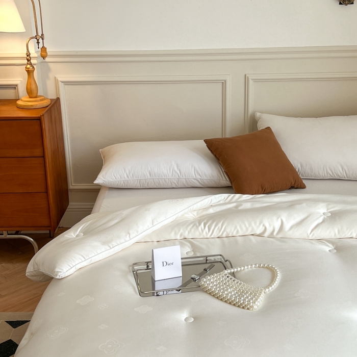 91家纺网 家纺一手货源 找家纺 （总）本希 新款60S木本大提花50%大豆被芯-梵克雅宝