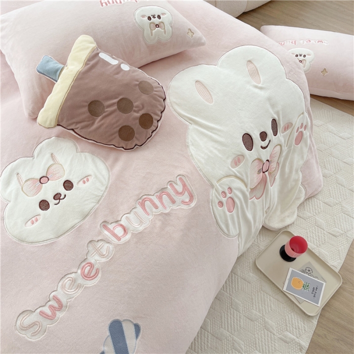 91家纺网 家纺一手货源 找家纺 星野2022新款高克重全消光秋冬绒牛奶绒四件套 奶茶兔