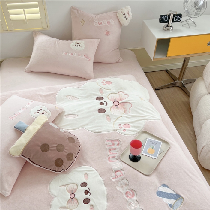 91家纺网 家纺一手货源 找家纺 星野2022新款高克重全消光秋冬绒牛奶绒四件套 奶茶兔