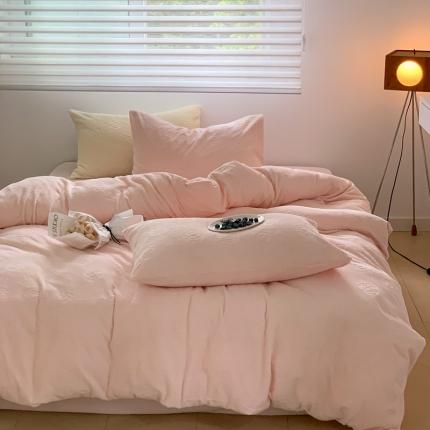 91家纺网 家纺一手货源 找家纺 六巷胡同 2022新款小香风山茶花华夫格牛奶绒四件套 山茶花-薄樱粉