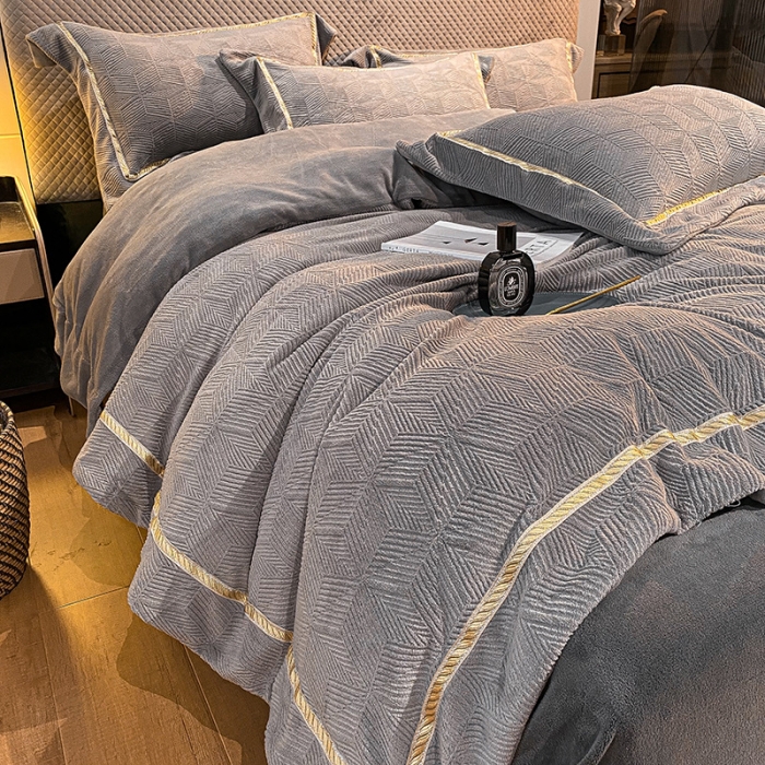 91家纺网 家纺一手货源 找家纺 （总）吾秀家居 2022新款羽毛刺绣雕花绒四件套