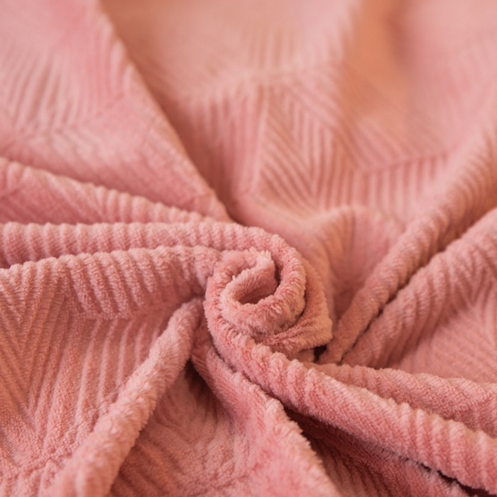 91家纺网 家纺一手货源 找家纺 吾秀家居 2022新款羽毛刺绣雕花绒四件套 羽毛浅玉