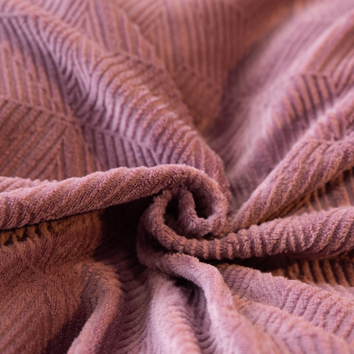 91家纺网 家纺一手货源 找家纺 吾秀家居 2022新款羽毛刺绣雕花绒四件套 羽毛浅紫