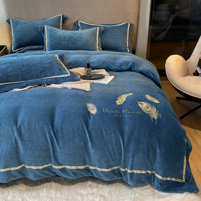 91家纺网 家纺一手货源 找家纺 吾秀家居 2022新款羽毛刺绣雕花绒四件套 羽毛绒蓝