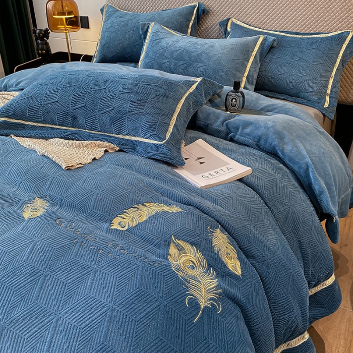 91家纺网 家纺一手货源 找家纺 吾秀家居 2022新款羽毛刺绣雕花绒四件套 羽毛绒蓝