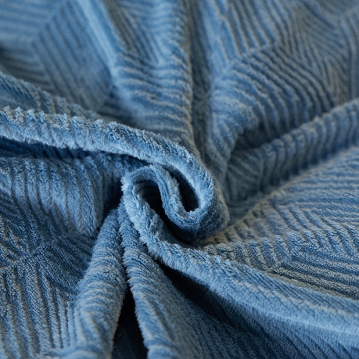 91家纺网 家纺一手货源 找家纺 吾秀家居 2022新款羽毛刺绣雕花绒四件套 羽毛绒蓝