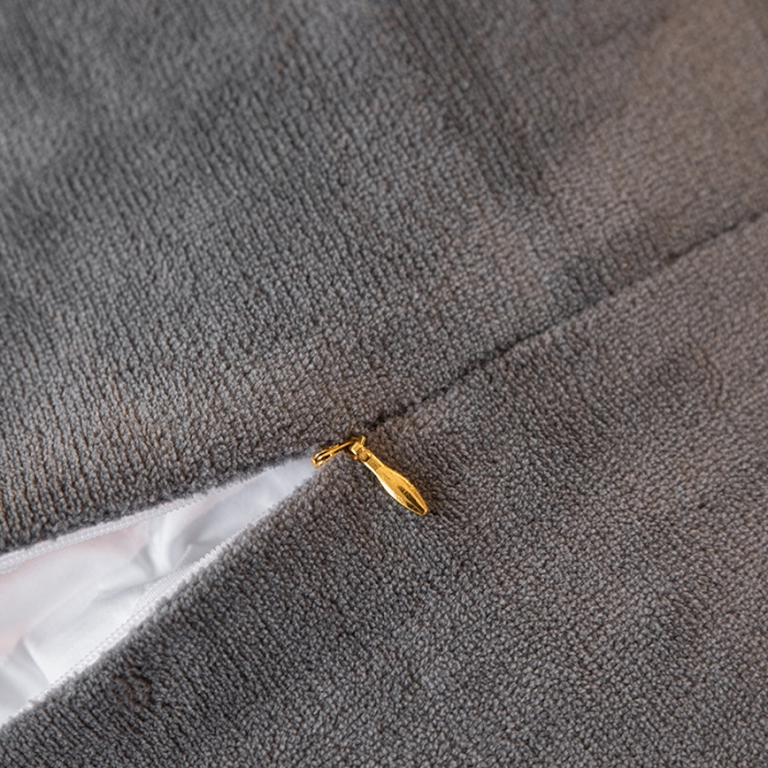 91家纺网 家纺一手货源 找家纺 吾秀家居 2022新款羽毛刺绣雕花绒四件套 羽毛深灰