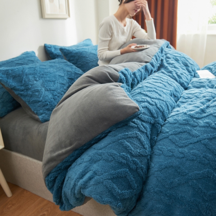 91家纺网 家纺一手货源 找家纺 吾秀家居 2022新款舒棉绒提花四件套 舒棉绒中蓝