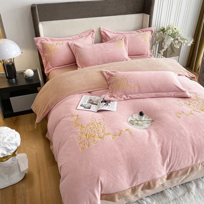 91家纺网 家纺一手货源 找家纺 （总）吾秀家居 2022新款牛奶绒欧若拉系列刺绣飞边四件套