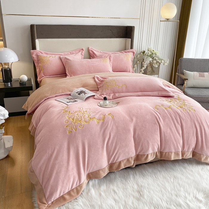 91家纺网 家纺一手货源 找家纺 （总）吾秀家居 2022新款牛奶绒欧若拉系列刺绣飞边四件套