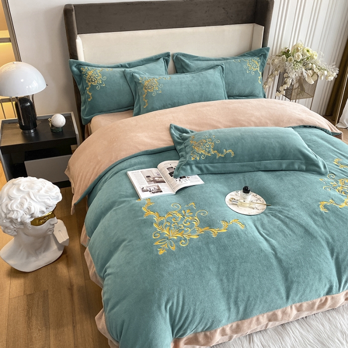 91家纺网 家纺一手货源 找家纺 吾秀家居 2022新款牛奶绒欧若拉系列刺绣飞边四件套 欧若拉湖兰