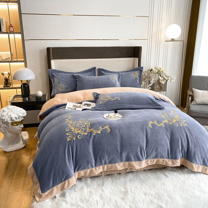 91家纺网 家纺一手货源 找家纺 吾秀家居 2022新款牛奶绒欧若拉系列刺绣飞边四件套 欧若拉兰灰