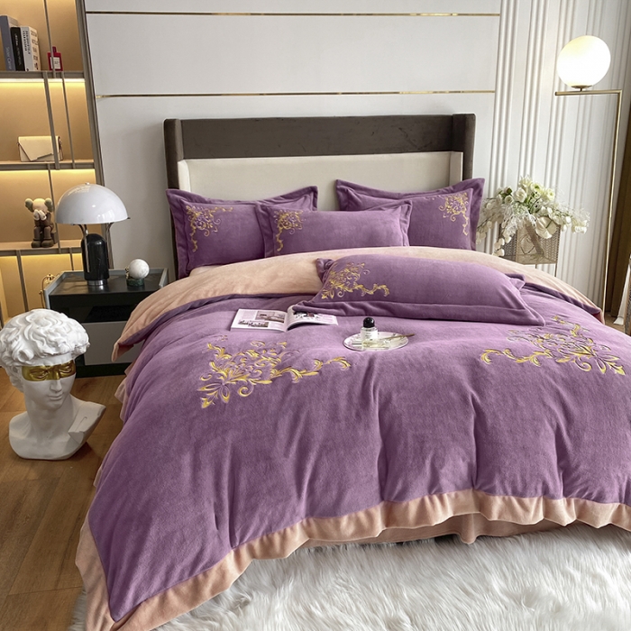 91家纺网 家纺一手货源 找家纺 吾秀家居 2022新款牛奶绒欧若拉系列刺绣飞边四件套 欧若拉浅紫