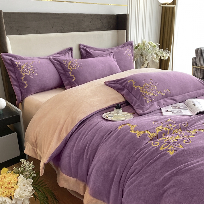 91家纺网 家纺一手货源 找家纺 吾秀家居 2022新款牛奶绒欧若拉系列刺绣飞边四件套 欧若拉浅紫