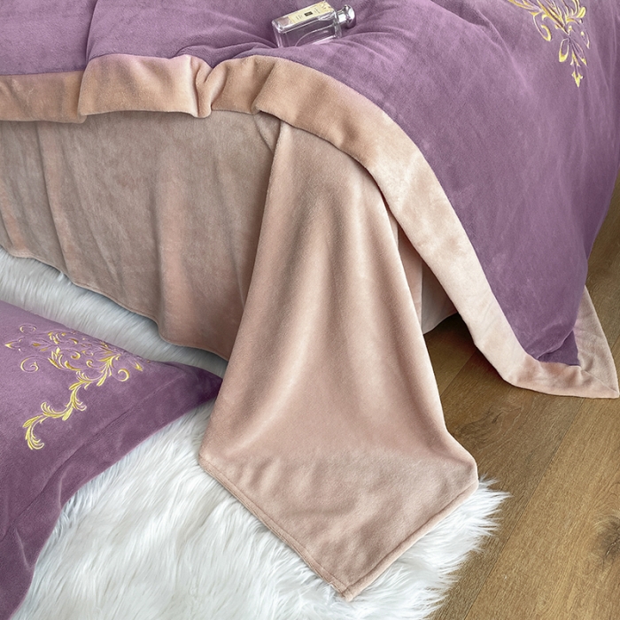 91家纺网 家纺一手货源 找家纺 吾秀家居 2022新款牛奶绒欧若拉系列刺绣飞边四件套 欧若拉浅紫