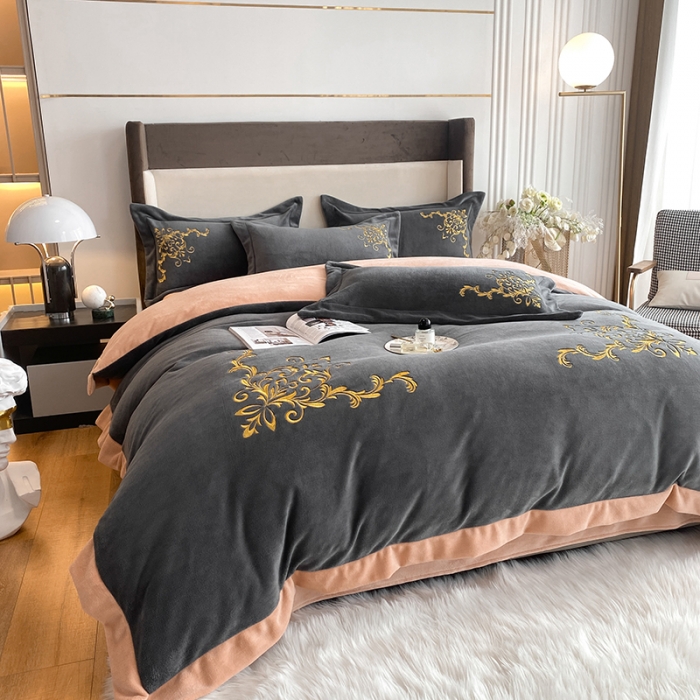 91家纺网 家纺一手货源 找家纺 吾秀家居 2022新款牛奶绒欧若拉系列刺绣飞边四件套 欧若拉深灰