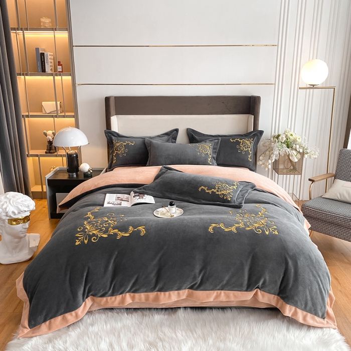 91家纺网 家纺一手货源 找家纺 吾秀家居 2022新款牛奶绒欧若拉系列刺绣飞边四件套 欧若拉深灰