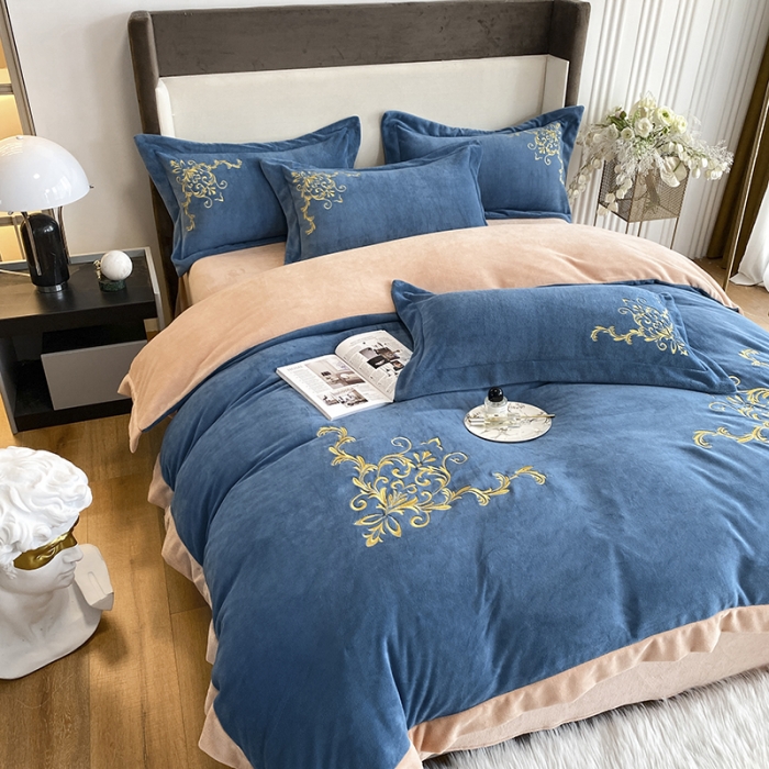 91家纺网 家纺一手货源 找家纺 吾秀家居 2022新款牛奶绒欧若拉系列刺绣飞边四件套 欧若拉中蓝