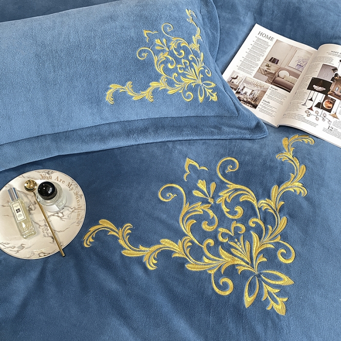 91家纺网 家纺一手货源 找家纺 吾秀家居 2022新款牛奶绒欧若拉系列刺绣飞边四件套 欧若拉中蓝