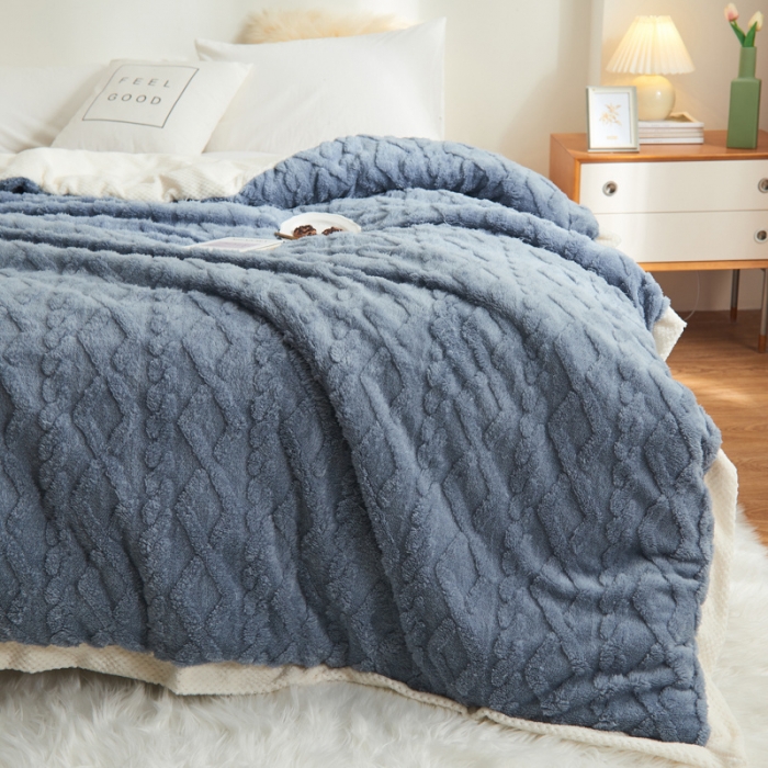 91家纺网 家纺一手货源 找家纺 吾秀家居 2022新款贝贝绒双层舒棉毯 舒棉毯蓝灰