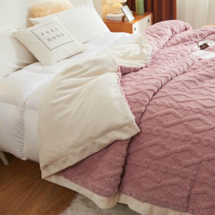 91家纺网 家纺一手货源 找家纺 吾秀家居 2022新款贝贝绒双层舒棉毯 舒棉毯藕粉