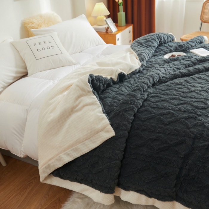 91家纺网 家纺一手货源 找家纺 吾秀家居 2022新款贝贝绒双层舒棉毯 舒棉毯深灰