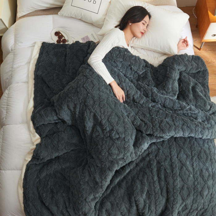 91家纺网 家纺一手货源 找家纺 吾秀家居 2022新款贝贝绒双层舒棉毯 舒棉毯深灰
